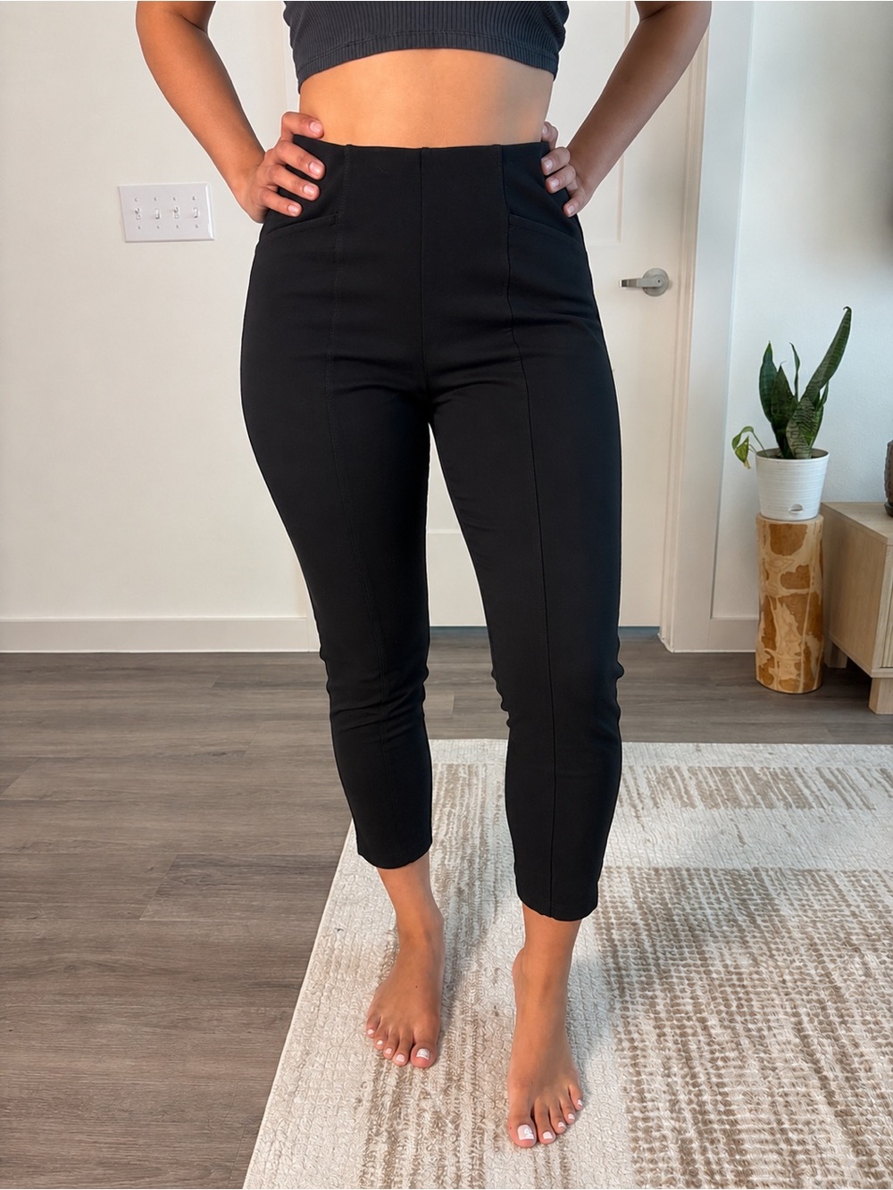 High-Waist Black Ankle Pants - Sleek Everyday Fit